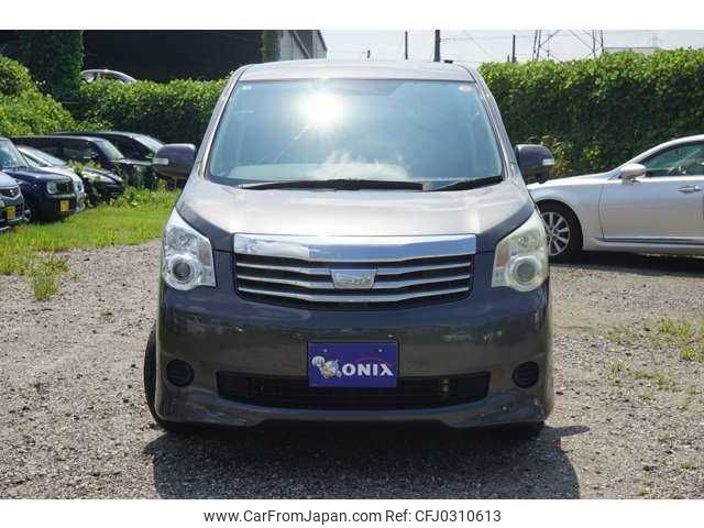 toyota noah 2012 TE3827 image 1