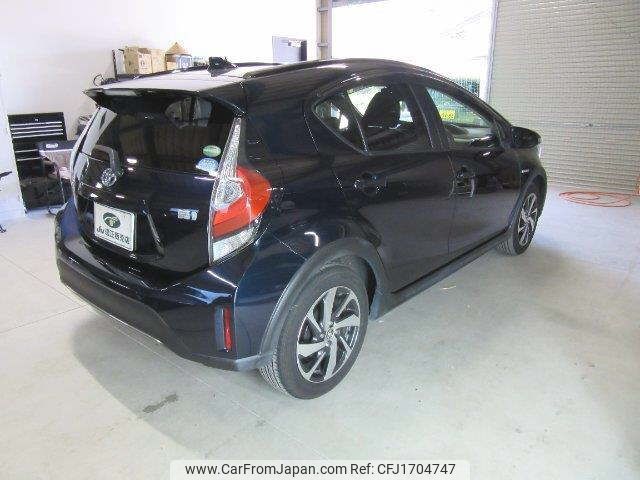 toyota aqua 2017 CFJ1704747 image 2