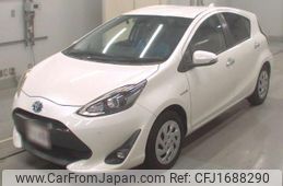 toyota aqua 2018 CFJ1688290