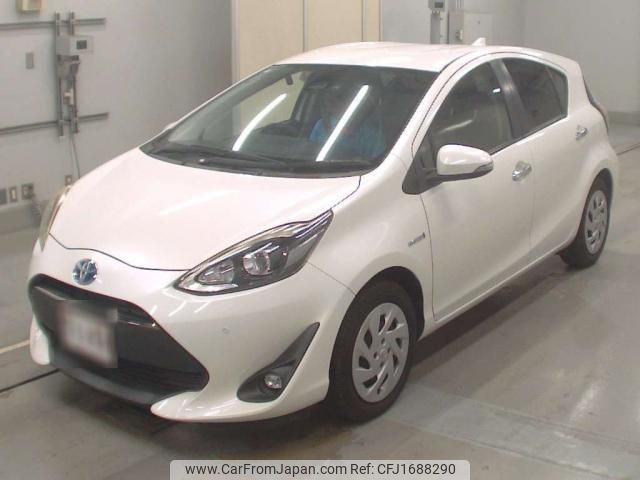 toyota aqua 2018 CFJ1688290 image 1