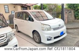toyota voxy 2012 CFJ1811804