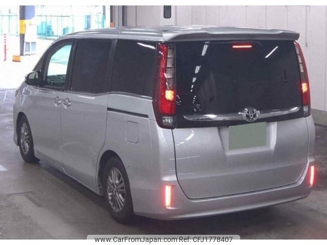 toyota esquire 2014 CFJ1778407 image 2