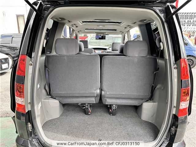 toyota noah 2003 TE1249 image 2