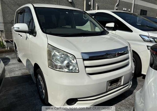 toyota noah 2009 BD2407A48376 image 2