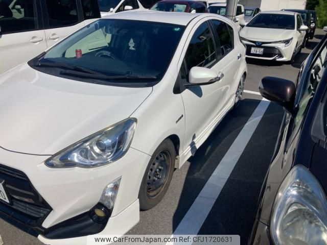 toyota aqua 2017 CFJ1720631 image 2