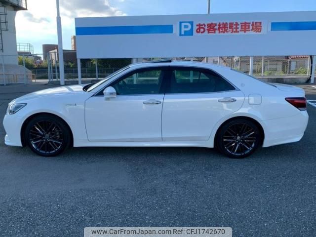 toyota crown-hybrid 2018 CFJ1742670 image 2