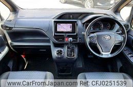 toyota voxy 2015 504928-924670