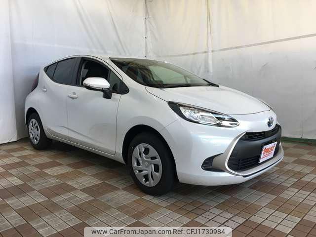 toyota aqua 2023 CFJ1730984 image 1