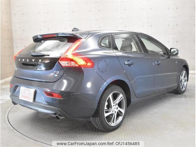 volvo v40 2017 quick_quick_MB4154T_YV1MV2920J2443104 image 2