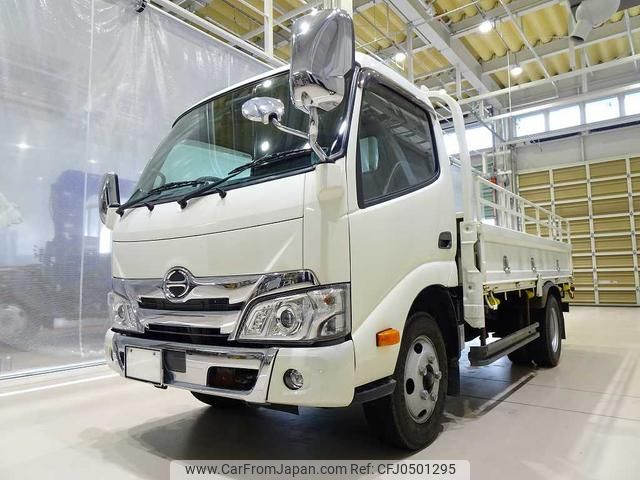 hino dutro 2019 GOO_NET_EXCHANGE_1230336A30241114W002 image 1