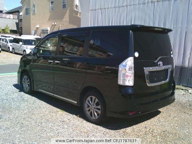 toyota voxy 2013 CFJ1787631 image 2