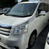 toyota noah 2009 BD2407A48376 image 1