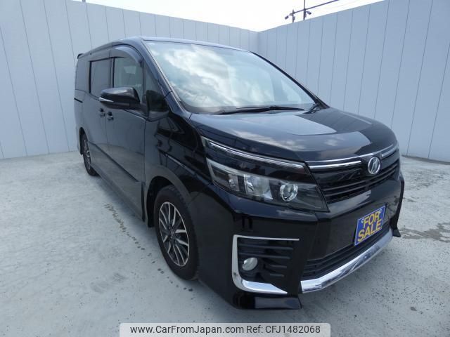 toyota voxy 2014 CFJ1482068 image 1