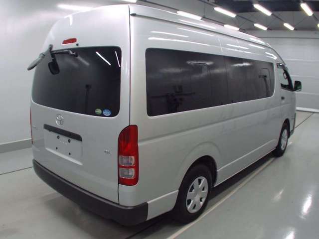2016 hiace commuter