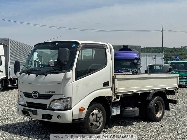 hino dutro 2018 GOO_NET_EXCHANGE_0704404A30240531W003 image 1