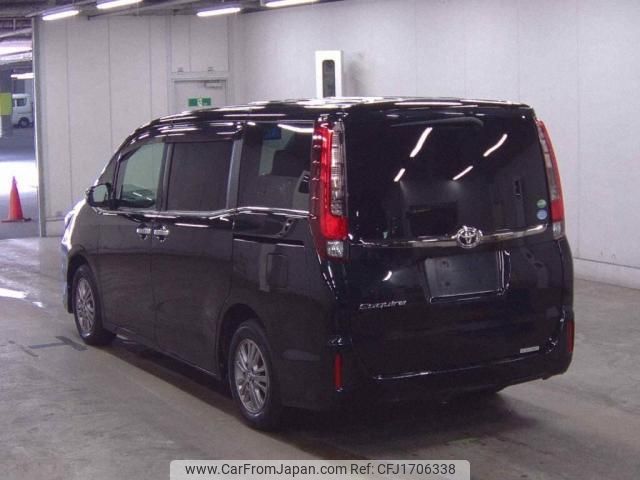 toyota esquire 2017 CFJ1706338 image 2
