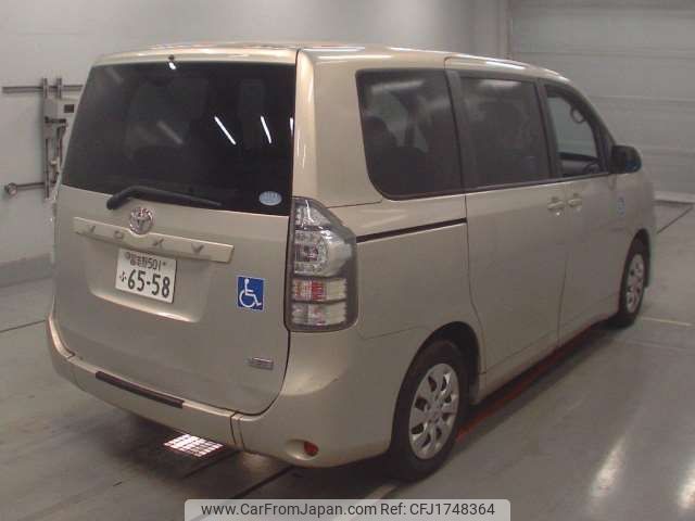toyota voxy 2011 CFJ1748364 image 2