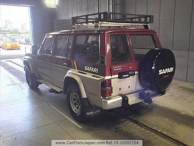 Nissan safari 1990