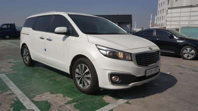 Kia Sedona Minivan 2016 белая