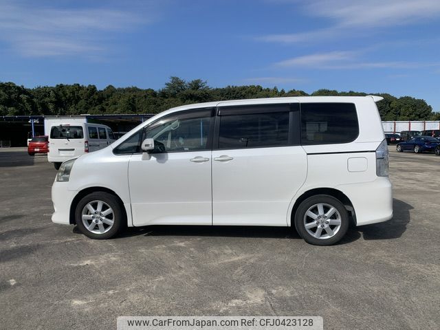 toyota noah 2007 NIKYO_MZ95902 image 2