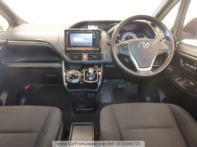 toyota esquire 2015 CFJ1646723 image 2