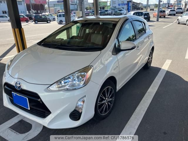 toyota aqua 2016 CFJ1786576 image 2