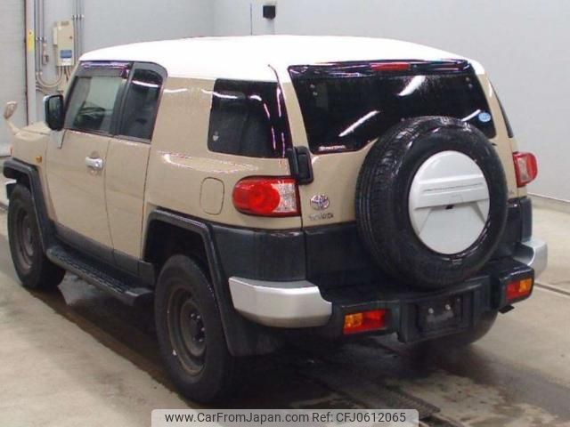 toyota fj-cruiser 2016 quick_quick_CBA-GSJ15W_0132640 image 2