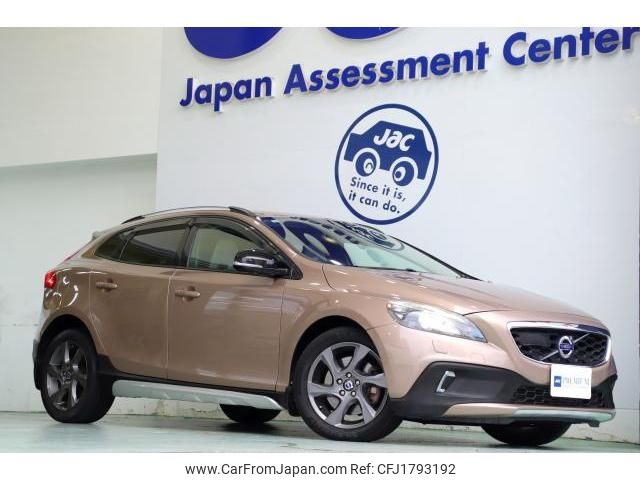 volvo v40 2013 CFJ1793192 image 1