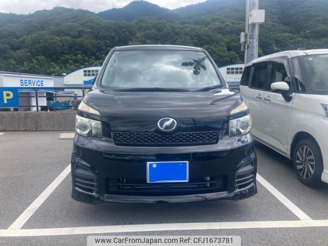 toyota voxy 2011 CFJ1673781 image 1