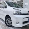 toyota voxy 2012 GOO_JP_700030018430250116001 image 1