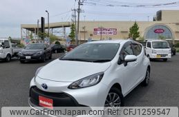 toyota aqua 2022 -TOYOTA--AQUA 6AA-MXPK11--MXPK11-2062401---TOYOTA--AQUA 6AA-MXPK11--MXPK11-2062401-