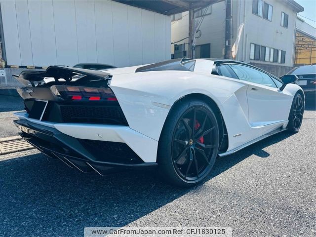 lamborghini lamborghini-aventador 2018 CFJ1830125 image 2
