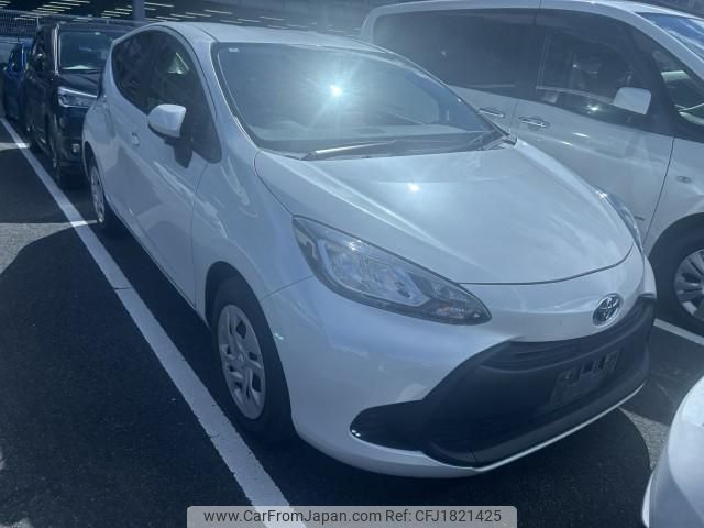 toyota aqua 2022 CFJ1821425 image 2