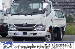 toyota toyoace 2017 GOO_NET_EXCHANGE_0704331A30240803W004