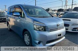 toyota voxy 2009 CFJ1705403