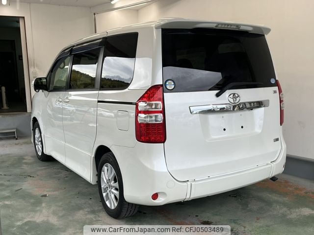 toyota noah 2013 -TOYOTA--Noah ZRR70Wｶｲ-0548817---TOYOTA--Noah ZRR70Wｶｲ-0548817- image 2