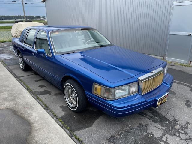 1992 Lincoln Town Car L14W - Car Price $13,476