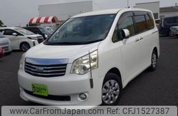 toyota noah 2012 CFJ1527387