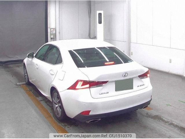 lexus is 2017 CFJ1510370 image 2