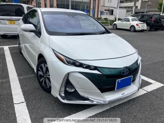 toyota prius-phv 2018 CFJ1673633 image 1