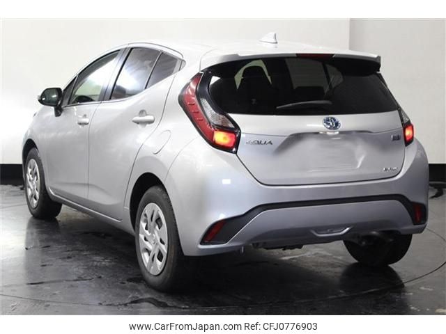 2022 Toyota Aqua 6AA-MXPK16 4WD - Car Price $8,241