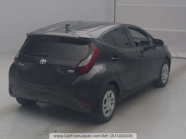 toyota aqua 2022 -TOYOTA--AQUA 6AA-MXPK11--MXPK11-2065863---TOYOTA--AQUA 6AA-MXPK11--MXPK11-2065863- image 2