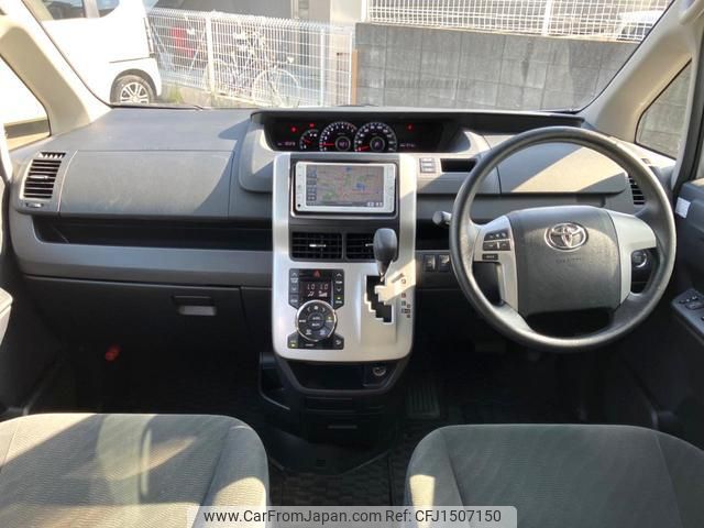 toyota voxy 2013 CFJ1507150 image 2