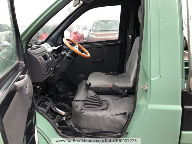 car_2d87d043-bcaa-44f5-b1f5-4d820a0a3942_640_0
