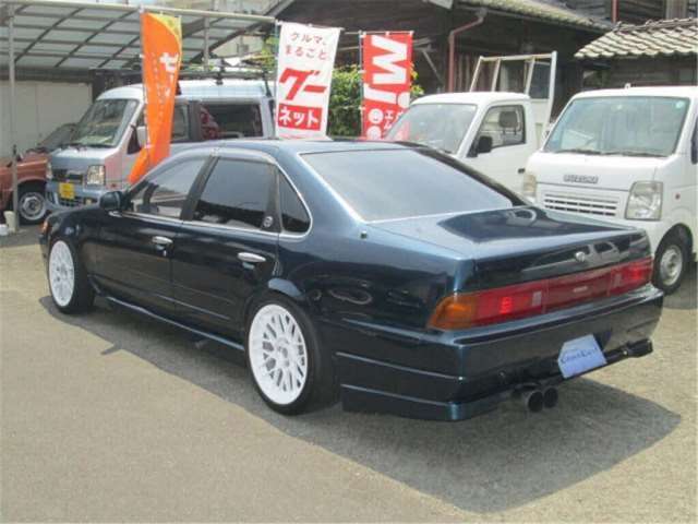 Used NISSAN CEFIRO 1990/Jun CFJ2423315 in good condition for sale