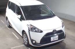 Toyota Sienta 2015