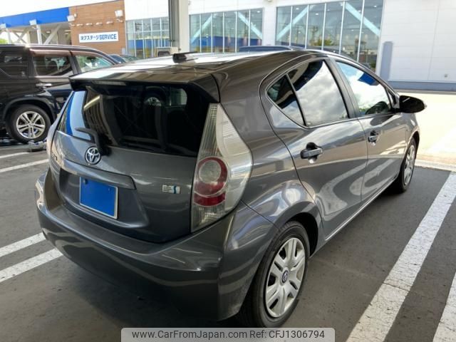 toyota aqua 2012 -TOYOTA--AQUA DAA-NHP10--NHP10-6100109---TOYOTA--AQUA DAA-NHP10--NHP10-6100109- image 2