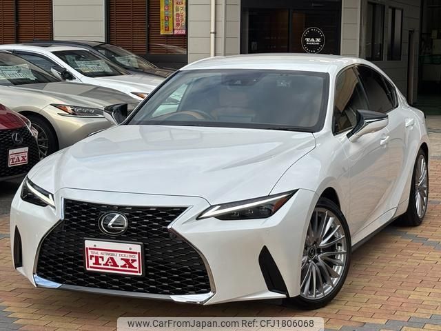 lexus is 2022 CFJ1806068 image 1