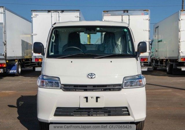 toyota townace-truck 2021 REALMOTOR_N1021110239HD-17 image 2