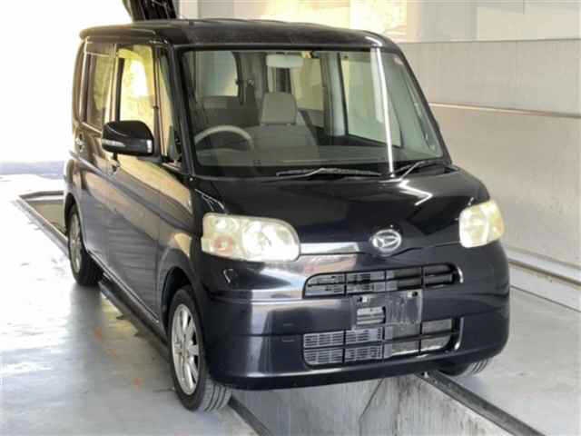 2010 Daihatsu Tanto L375S - Car Price $1,883
